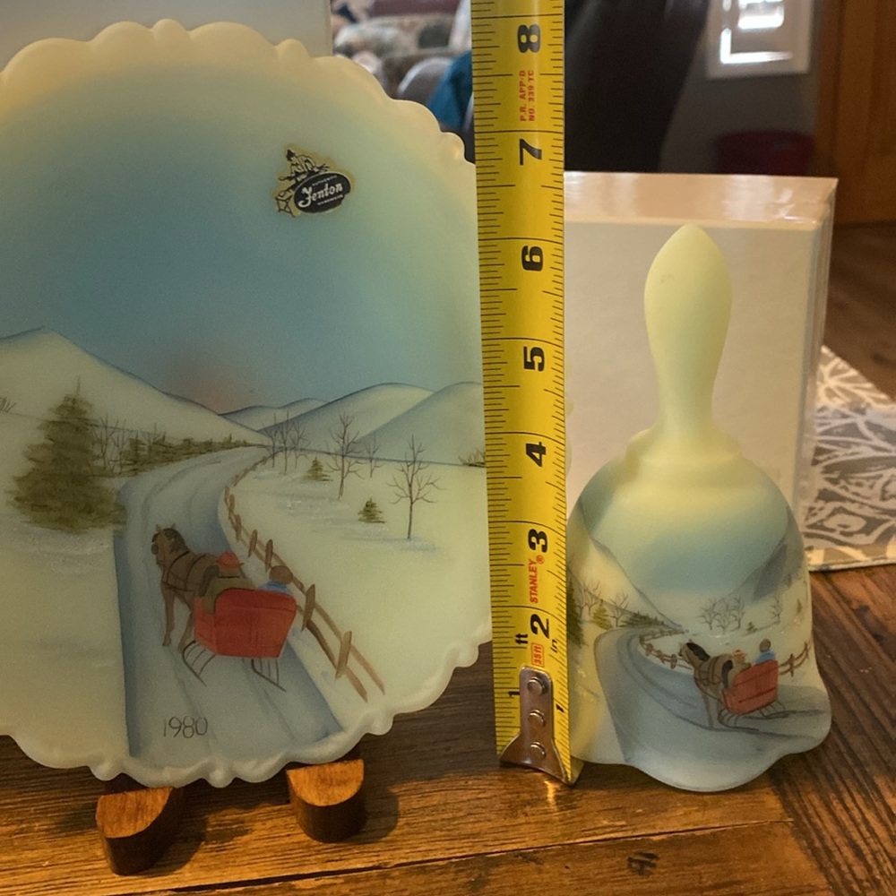 Vintage handpainted 1980 Fenton Uranium custard glass  “Christmas Going Home - Picture 10 of 10